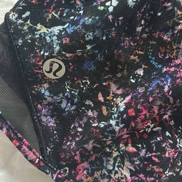 Lululemon Hottie hot 2.5 high rise short - Picture 6 of 6